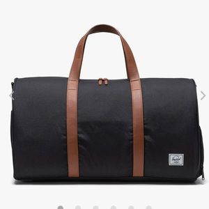 Herschel Novel Duffle bag. Black & brown strap